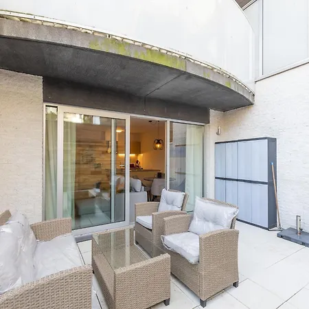 With Terrace In Apartamento Ostend
